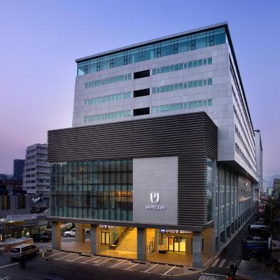 Hotel PJ Myeongdong (71, Mareunnae-ro, Jung-gu 04548 Séoul)