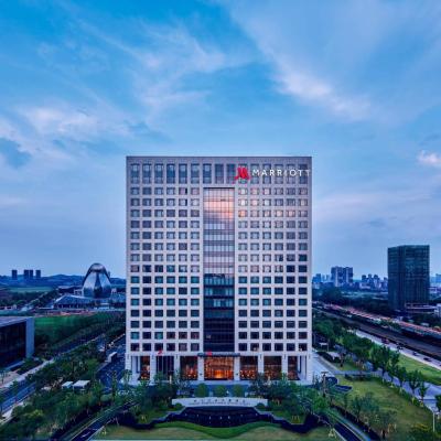 Wuhan Marriott Hotel Optics Valley (No 797 Gao Xin Boulevard, Donghu High-tech District 430073 Wuhan)