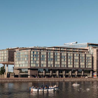DoubleTree by Hilton Amsterdam Centraal Station (Oosterdoksstraat 4 1011 DK Amsterdam)