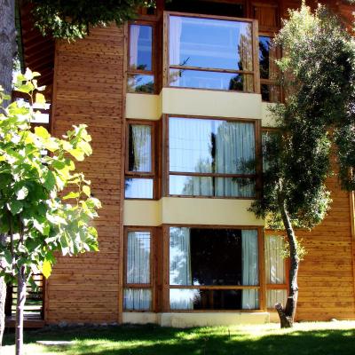 Villa Sofía Apart Hotel (Avenida de los Pioneros 100 8400 San Carlos de Bariloche)