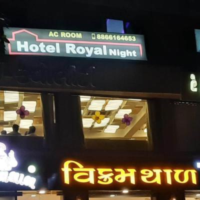 Photo hotel royal night