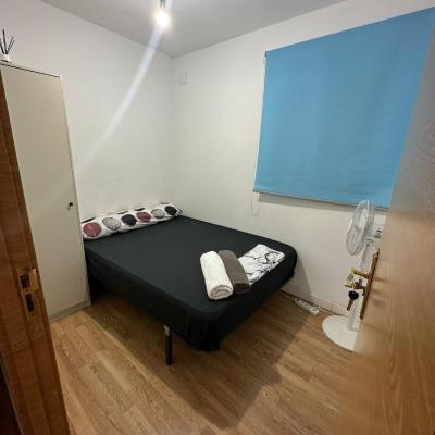 Fast Single Rooms (Calle Arte Rupestre del Mediterráneo 28054 Madrid)