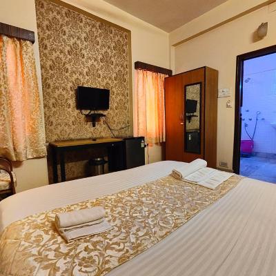 AMIT HOTEL (27 CIT Road 700014 Kolkata)