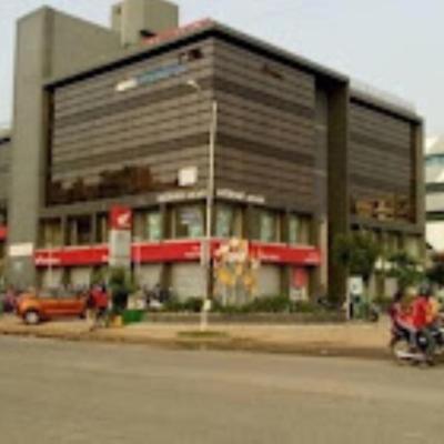 Hotel Royal Platinum, Ahmedabad (Devasya International School, Akshar Arcade 1, Prathna Exotica Rd, New India Colony, Nikol, Ahmedabad, Gujarat 382350 Ahmedabad)