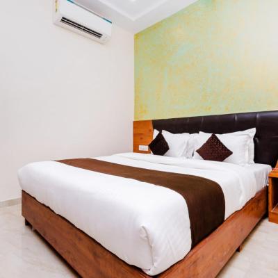 Hotel Raheja Residency (Navrang compound Mahim flyover, Near, Raheja Hospital Marg, next to lotus, Mumbai, Maharashtra 400017 Mumbai)