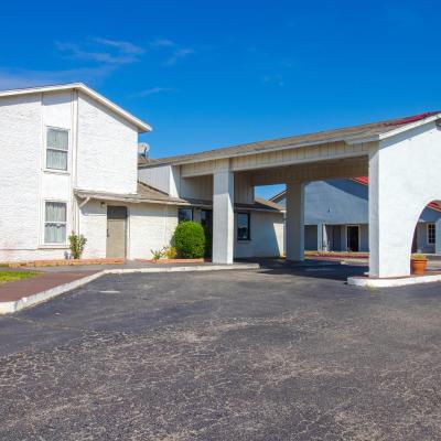 Studio Inn Extended Stay Oklahoma City Airport by OYO (4601 Southwest 3rd Street OK 73128 Oklahoma City)