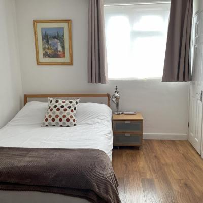 Mary's Guest House (86 Glengall Grove E14 3ND Londres)