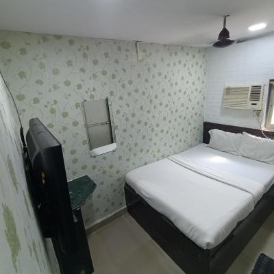 Hotel OVO Residency Near Masjid Bunder Railway Station (Hazrat Abbas Street, Masjid Bander West, 400009 Mumbai)