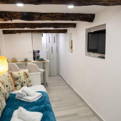 a casarell napoli (84 Salita Sant'Antonio Ai Monti 80135 Naples)