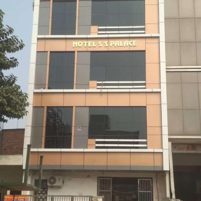 HOTEL S S PALACE (paschimpuri police choki beside sabji mandi agra MDR Complex 282007 Agra)