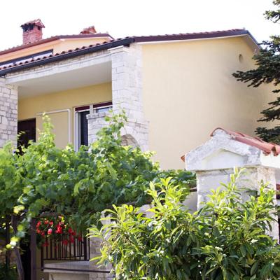 Apartments Ariana (Ližnjemoro 21 52100 Pula)