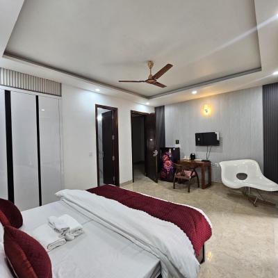 Place to stay in Gurugram (34 N-14 N 14/34, Dlf Phase 2 near Police station Gurugram 122002 Gurgaon)