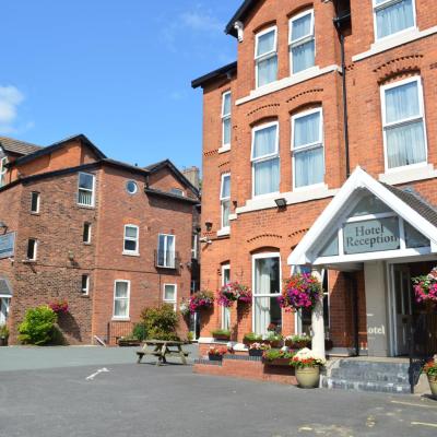 The Westlynne Hotel & Apartments (16 Middleton Road M8 5DS Manchester)