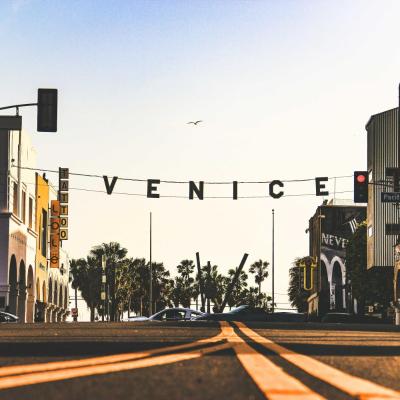 Venice Beach International Traveler Cabins - Surf & Yoga & E-Bike (879 San Miguel Avenue CA 90291 Los Angeles)