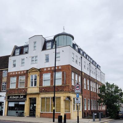 Forest House Hotel (70 Green Lanes Palmers Green N13 6BE Londres)