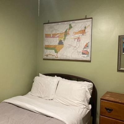 Private room with full size bed in Lakeview - 3c (3222 North Sheffield Avenue 60657 Chicago)