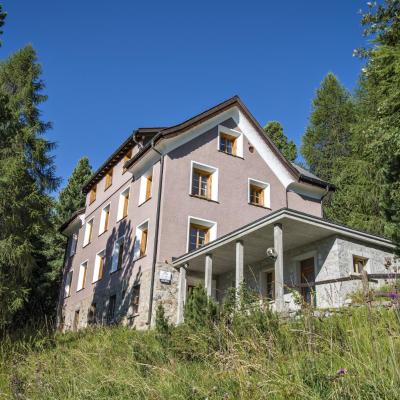 Hostel by Randolins (Via Curtins 2 7500 Saint-Moritz)