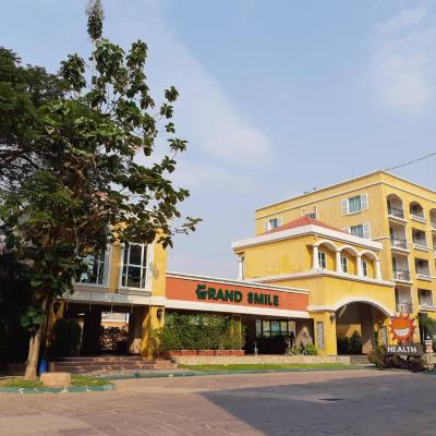 Smile Resort (เมืองพัทยา อำเภอบางละมุง ชลบุรี 20150 Pattaya (centre))