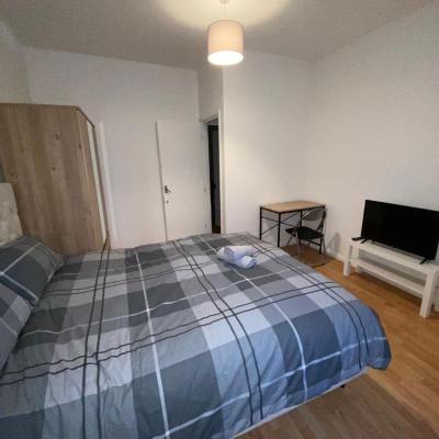 Cozy & Spacious Double Room With King Bed Very Close To Stockwell Station (53 Stockwell Green SW9 9HX Londres)