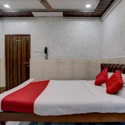 OYO Flagship Hotel Sapna Residency (House No 803, Juhu Goan, Sector 11, Vashi Navi Mumbai, Mumbai 400073 Mumbai)