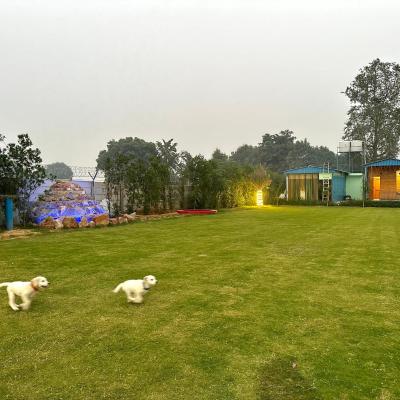 Farm with 5 huts, heated pool and bonfire (Sakatpur Road 122101 Gurgaon)