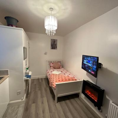 De lick strawberry studio (13 Drayton Road N17 6HJ Londres)