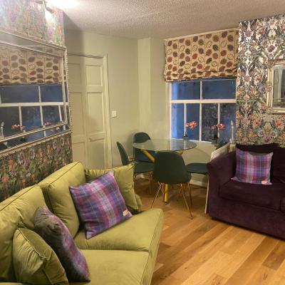 Quiet lower floor 2 bed city apartment with private patio garden (Flat 1, 35 Thomas Street BA1 5NN Bath)