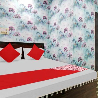 OYO Hotel Dream Town 2 (near Sai Nursing Home,  Shankhwar Hospital,  Red Fox Hotel,  Ashok Nagar Metro Trilok Puri Metro Kalyan Puri Metro Anand Vihar Bus Depot Mayur Vihar Phase-1,  Delhi 110053 New Delhi)