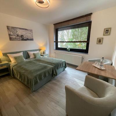 HOLI DAY SPA 2-Bett Zimmer App 3 (15 Düsterhauptstraße 13469 Berlin)