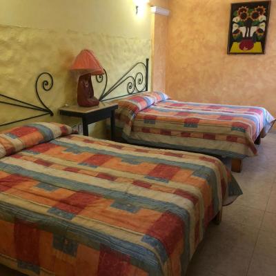 Hotel Mezvall (3517 Avenida Francisco I. Madero Poniente 58140 Morelia)