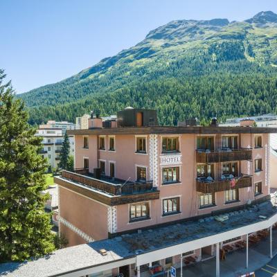 Hotel Corvatsch (Via Tegiatscha 1 7500 Saint-Moritz)