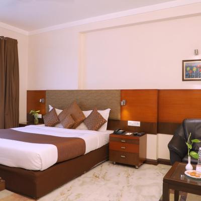 Amantra Comfort Hotel (5-B New Fatehpura, Opp. Sahelion ki Bari 313001 Udaipur)