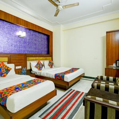 Hotel Star Paradise (4582, Main Bazar, Pahar Ganj, New Delhi 110055 New Delhi)