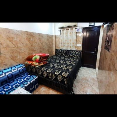 Room in Guest room - Aggarwal Guest House In Cream Location (L-6, Kasturba Niketan Complex, Lajpat Nagar -2 110024 New Delhi)