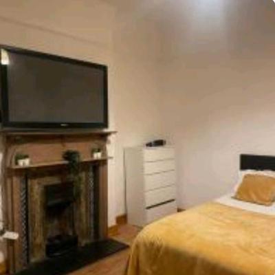 Spacious Double Bed Room Free WiFi (114 Fernlea Road SW12 9RW Londres)