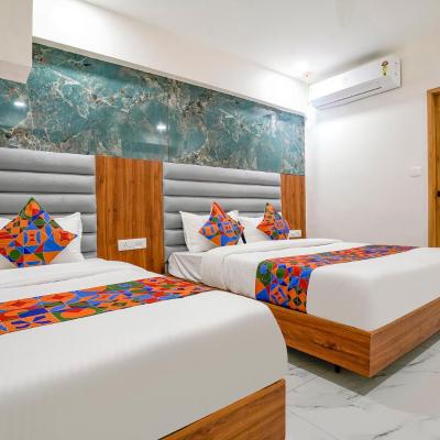 FabHotel Amantra (201, 2nd Floor, Radhe Fortune, Apollo Circle,200, 132 ft Ring Road, Bhaat-Gandhinagar Road, Ahmedabad 382428 Ahmedabad)