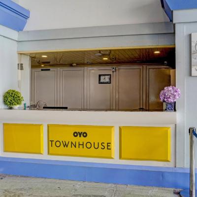 Townhouse Royal Palms Hotel - Lily (Aarey Colony, Goregaon, Mumbai, Mumbai 400065 Mumbai)