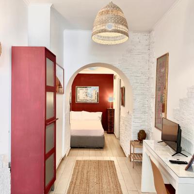 Santa Clara (Via Orazio 42 80122 Naples)