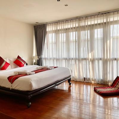 Rustic Guest House (2/15 Rachawong Rd. A.Muang, Chang Moi, Thailand  50300 Chiang Mai)