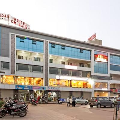 Hotel Om Balaji (Madhusudan Business Park Opp. Naroda G I D C N H 8 , Naroda 382330 Ahmedabad)
