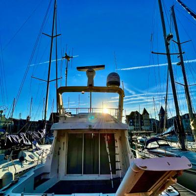 YACHT DEAUVILLE (Quai de la Marine 14800 Deauville)