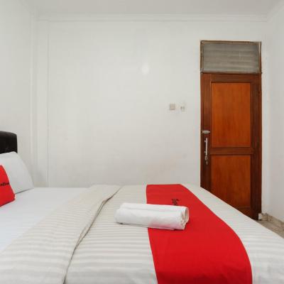 RedDoorz syariah near AEON Mall Tanjung Barat (5, Jl. tawes No. 5 Rt. 01/RW 9, Pasar Minggu, Jakarta 12520 Jakarta)