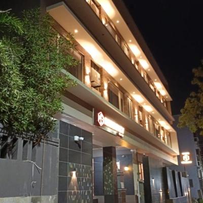 M S RESIDENCY (No.7/12F, MGR Salai, 7th Cross Street,  Palavakkam, ECR, 600041 Chennai)