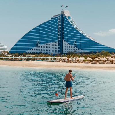 Jumeirah Beach Hotel (Jumeirah Beach Road  Dubaï)
