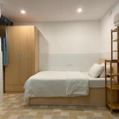 Comfort Hostel (Unit A1, 9/F, Block A, Paterson Building, 47 Paterson Street(3/F for check in & pick-up keys)  Hong Kong)