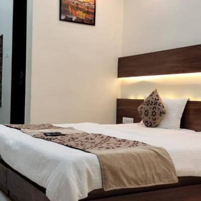 Royal Suites (Royal Suites, T Square Building, Opp Marvrl Ritz, Tupe Patil Road, Hadapsar Pune 411028 Pune)