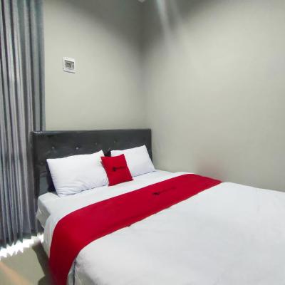 RedDoorz Syariah near Rumah Sakit Soewandhie (2 Jalan Tambak Bening VI 60142 Surabaya)