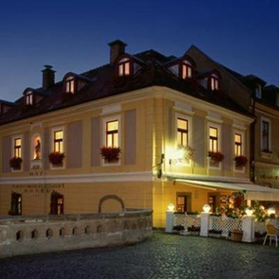 Offi Haz Hotel (Dobo Istvan ter 3300 Eger)