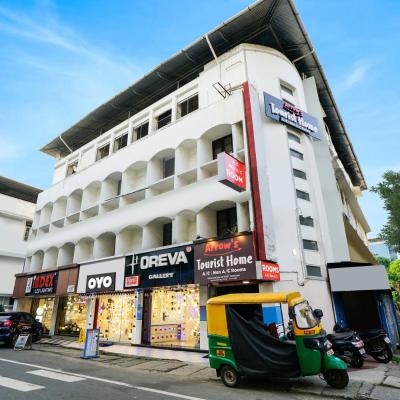 OYO Flagship Arrows Tourist Home (Plot No : 24 Behind Padma Theatre, Jews Street, MG Road, Kochi 682035 Cochin)