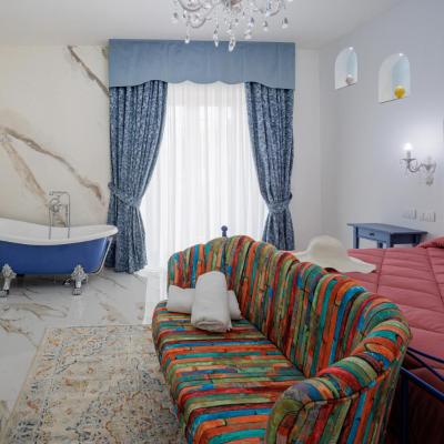 REDDIMUS Guest House (41 Via Molino Piscopio 80147 Naples)